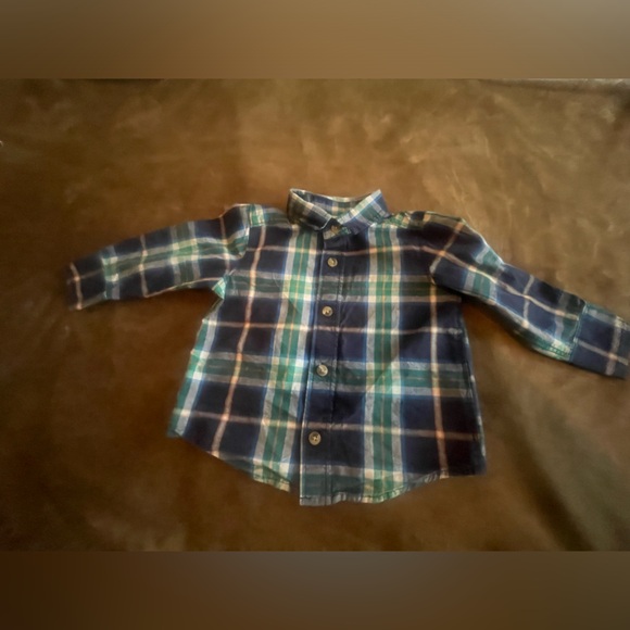 3 dressy infant longs sleeves shirts perfect for Christmas. - Picture 3 of 7